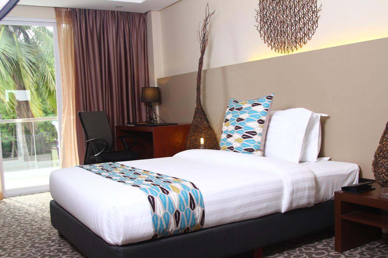 The Oriental Hotel Bataan Mariveles Extérieur photo